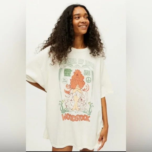Urban Outfitters Oversized Tshirt - Picture 1 of 5